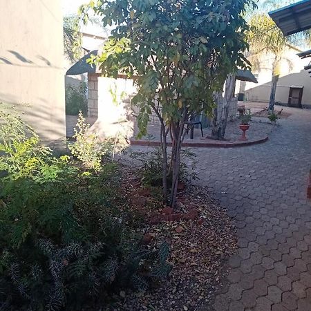 Mongilo Guesthouse Windhoek Exterior photo