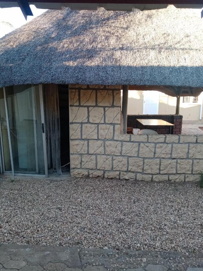 Mongilo Guesthouse Windhoek Exterior photo